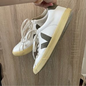 Veja shoes size 8